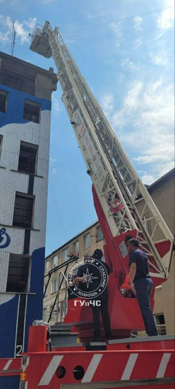 В гости с рабочим визитом. Специалисты из Китая приехали в столичную пожарную часть В гости с рабочим визитом. Специалисты из Китая приехали в столичную пожарную часть