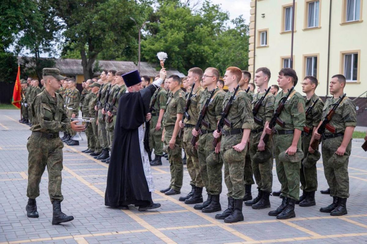 СТУДЕНТЫ ВОЕННОГО ИНСТИТУТА ПРИНЯЛИ ВОЕННУЮ ПРИСЯГУ СТУДЕНТЫ ВОЕННОГО ИНСТИТУТА ПРИНЯЛИ ВОЕННУЮ ПРИСЯГУ