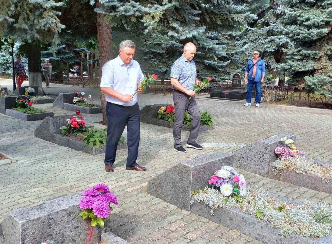 В Дубоссарах и Цыбулевке сегодня почтили память жертв артобстрелов 6 июля 1992 года В Дубоссарах и Цыбулевке сегодня почтили память жертв артобстрелов 6 июля 1992 года