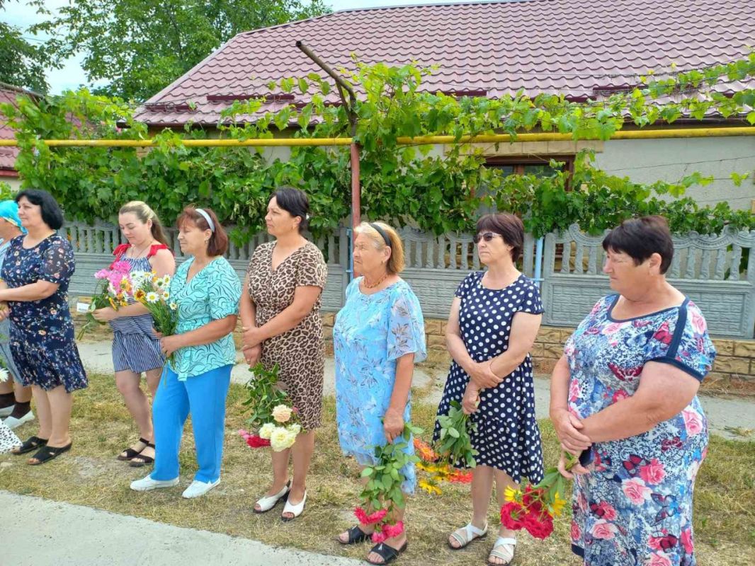 Траурные мероприятия прошли и в селе Цыбулёвка, где 6 июня 1992 года в результате артиллерийского обстрела погибли 7 человек, в том числе трое детей Траурные мероприятия прошли и в селе Цыбулёвка, где 6 июня 1992 года в результате артиллерийского обстрела погибли 7 человек, в том числе трое детей