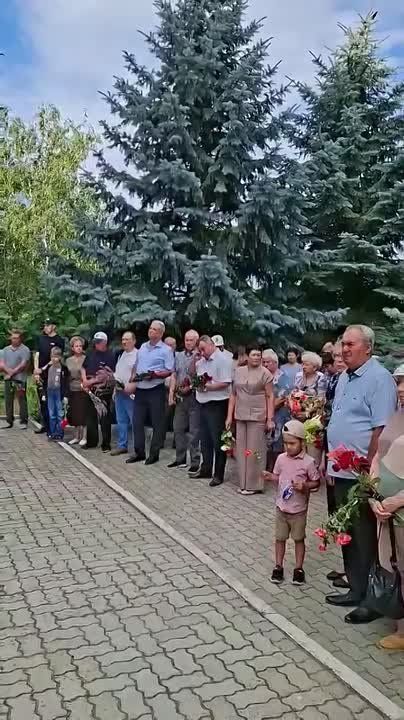 Только что в центре Дубоссар горожане возложили цветы на месте гибели в 1992 году своих земляков