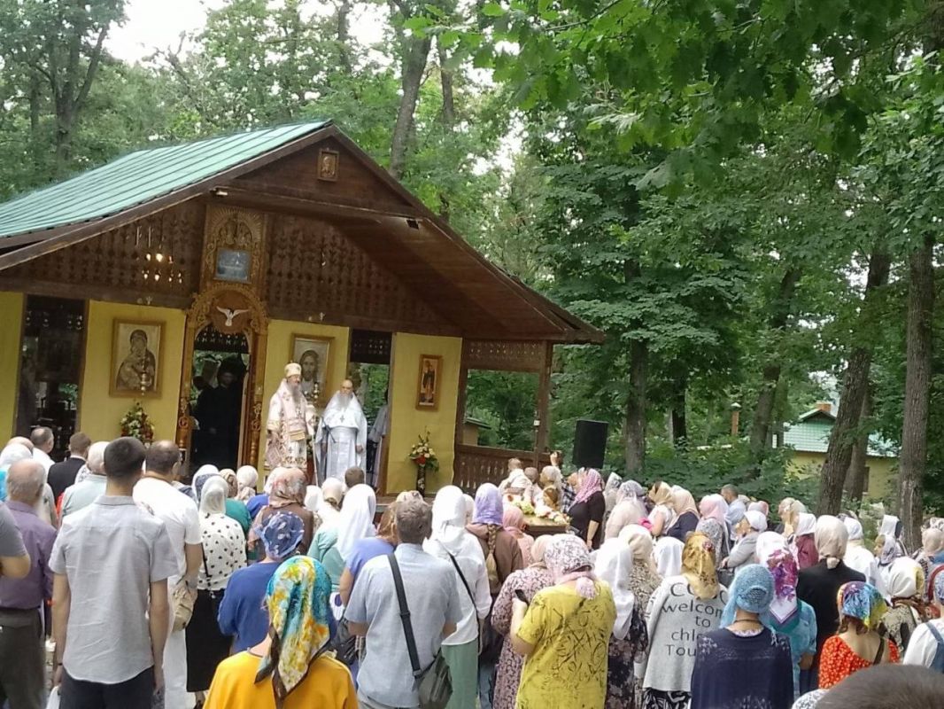 В Иоанно-Предтеченском монастыре в Строенцах (Рыбницкий район) сегодня отметили престольный праздник — Рождество Иоанна Крестителя В Иоанно-Предтеченском монастыре в Строенцах (Рыбницкий район) сегодня отметили престольный праздник — Рождество Иоанна Крестителя