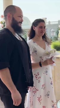 Вечером Дня семьи любви и верности в ротонде у лабиринта будут понарошку женить тех, кто пока ещё не решился стать мужем и женой по-настоящему