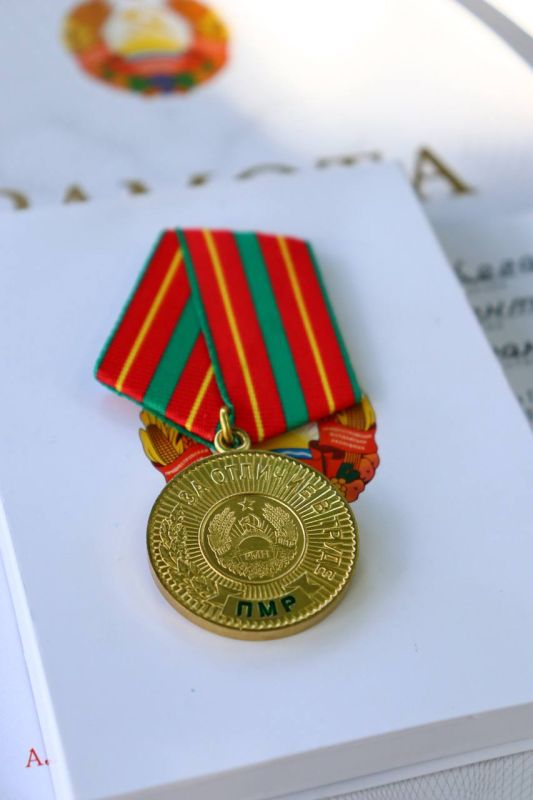В Тирасполе прошло торжественное награждение заслуженных сотрудников Спецавтохозяйства В Тирасполе прошло торжественное награждение заслуженных сотрудников Спецавтохозяйства