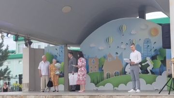 Праздничные мероприятия ко Дню семьи, любви и верности продолжились в Екатерининском парке. Там проходит фестиваль «Семья — волшебный символ жизни»