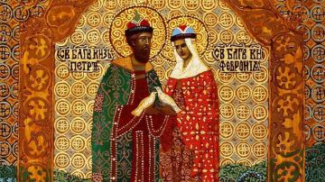 Праздник День семьи, любви и верности связан с именами двух святых: Петра, муромского князя, пораженного страшной проказой после победы над коварным змеем, и Февронии, простой крестьянской девушки из рязанской деревни Ласково