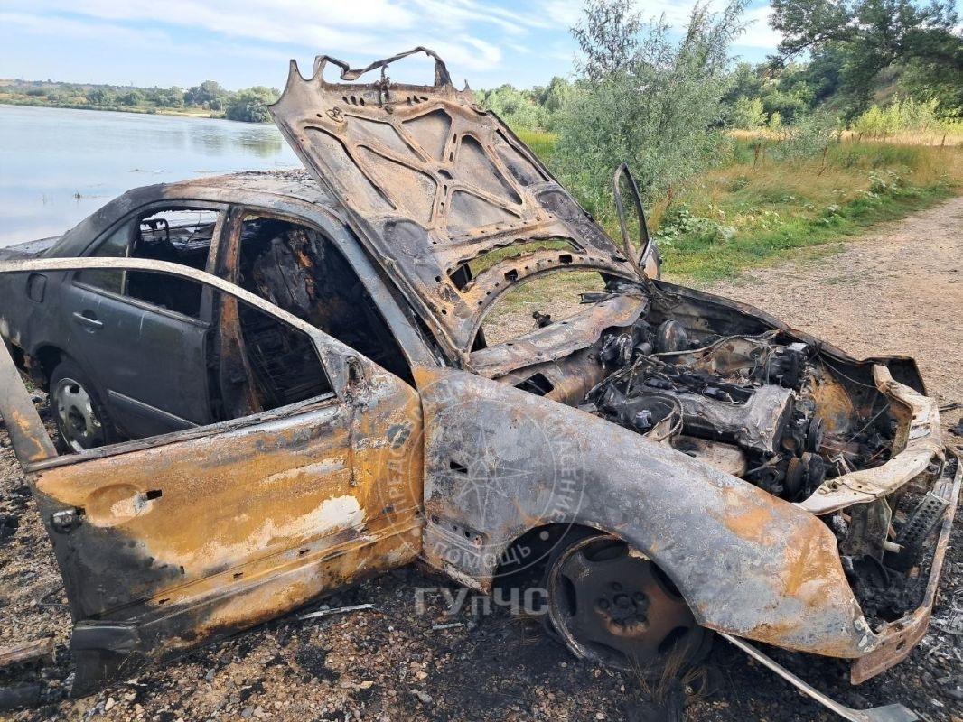 В Григориополе мужчина сжёг свой «Мерседес» на диком пляже В Григориополе мужчина сжёг свой «Мерседес» на диком пляже
