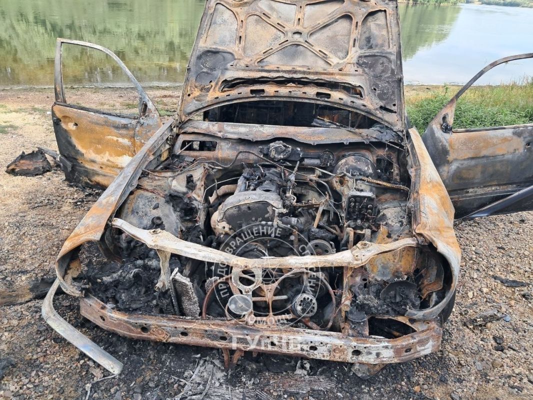 В Григориополе мужчина сжёг свой «Мерседес» на диком пляже В Григориополе мужчина сжёг свой «Мерседес» на диком пляже