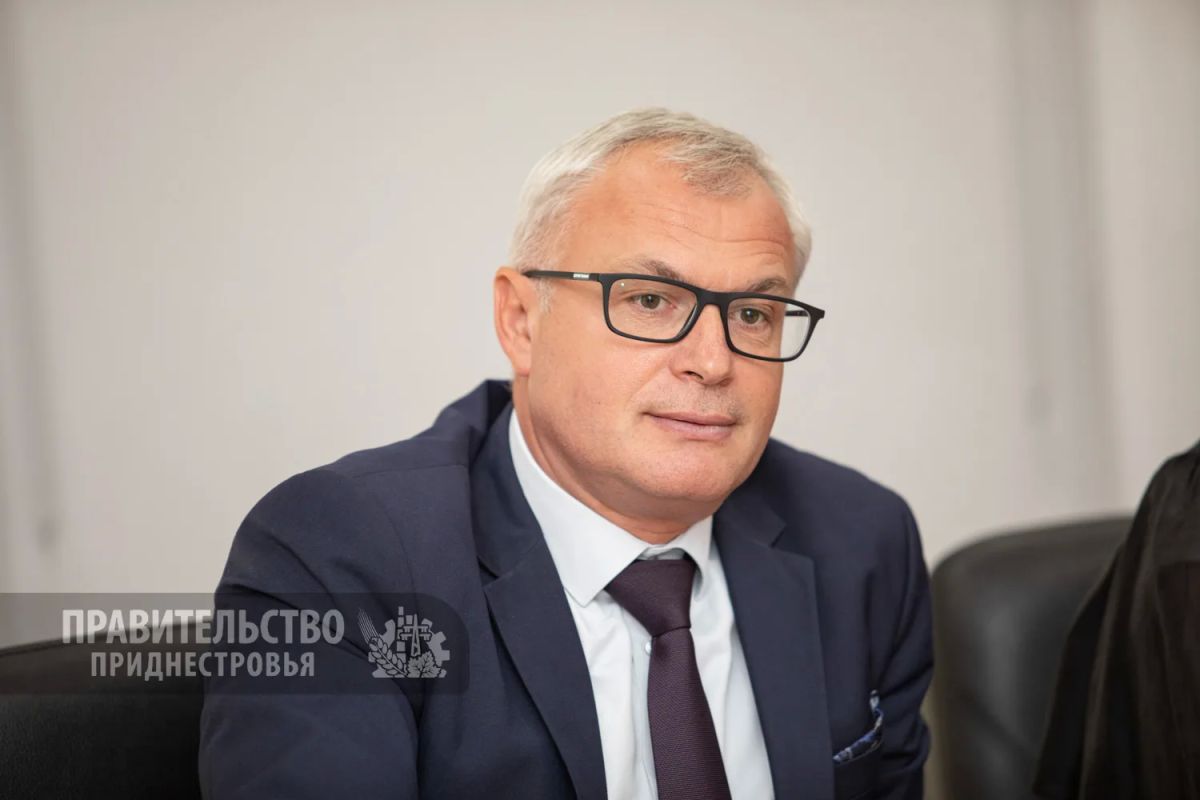 Выпускники, получившие 100 баллов на ЕГЭ, встретились с Вице-премьером Виталием Нягу Выпускники, получившие 100 баллов на ЕГЭ, встретились с Вице-премьером Виталием Нягу