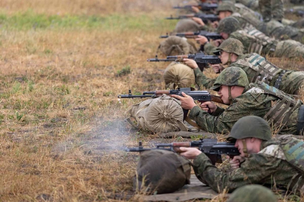 ВОЕННОСЛУЖАЩИЕ ПОПОЛНИЛИ АРМЕЙСКИЕ РЯДЫ ВОЕННОСЛУЖАЩИЕ ПОПОЛНИЛИ АРМЕЙСКИЕ РЯДЫ