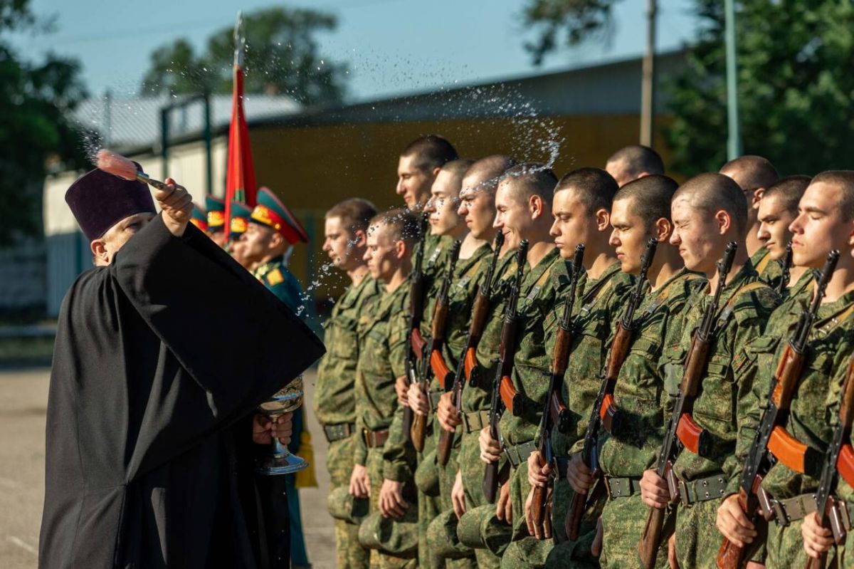 ВОЕННОСЛУЖАЩИЕ ПОПОЛНИЛИ АРМЕЙСКИЕ РЯДЫ ВОЕННОСЛУЖАЩИЕ ПОПОЛНИЛИ АРМЕЙСКИЕ РЯДЫ
