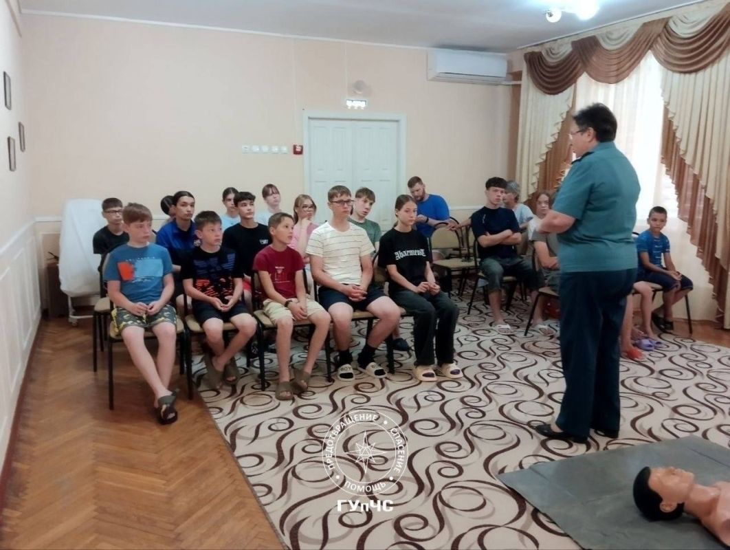 Безопасное лето. В рамках операции «Детский отдых» спасатели приехали в гости к воспитанникам Бендерского детского дома Безопасное лето. В рамках операции «Детский отдых» спасатели приехали в гости к воспитанникам Бендерского детского дома