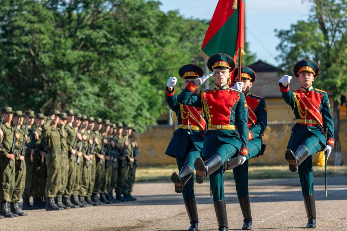 ВОЕННОСЛУЖАЩИЕ ПОПОЛНИЛИ АРМЕЙСКИЕ РЯДЫ ВОЕННОСЛУЖАЩИЕ ПОПОЛНИЛИ АРМЕЙСКИЕ РЯДЫ