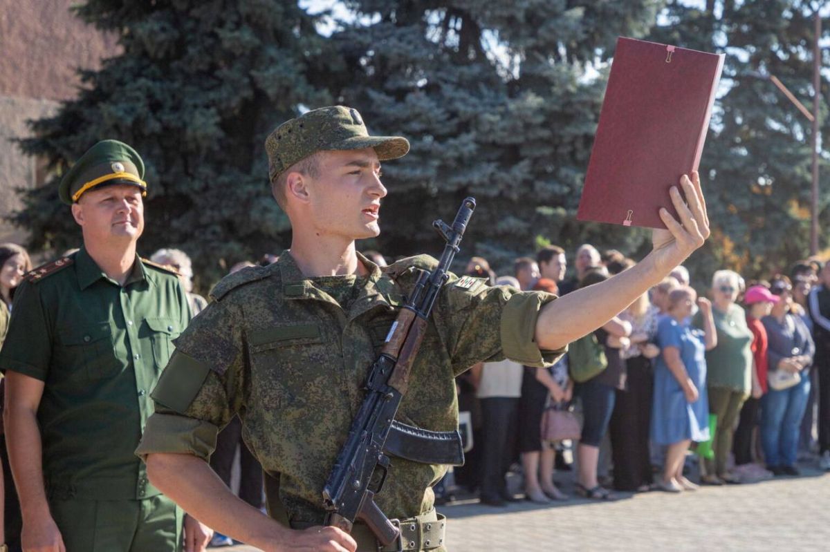 ВОЕННОСЛУЖАЩИЕ ПОПОЛНИЛИ АРМЕЙСКИЕ РЯДЫ ВОЕННОСЛУЖАЩИЕ ПОПОЛНИЛИ АРМЕЙСКИЕ РЯДЫ