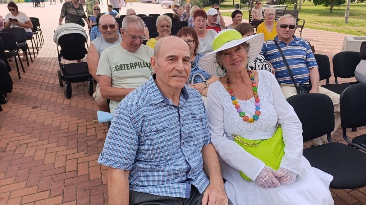 В Бендерах, в Александро-Невском парке, развернулись масштабные торжества по случаю Дня семьи, любви и верности В Бендерах, в Александро-Невском парке, развернулись масштабные торжества по случаю Дня семьи, любви и верности
