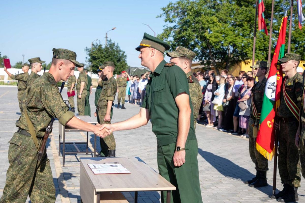 ВОЕННОСЛУЖАЩИЕ ПОПОЛНИЛИ АРМЕЙСКИЕ РЯДЫ ВОЕННОСЛУЖАЩИЕ ПОПОЛНИЛИ АРМЕЙСКИЕ РЯДЫ