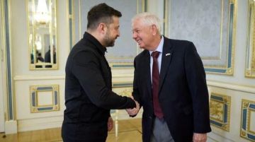 Накануне он был в Киеве и встречался с Зеленским