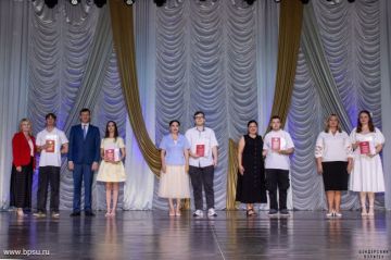 Выпускникам Бендерского политехнического института ПГУ имени Шевченко вручили дипломы
