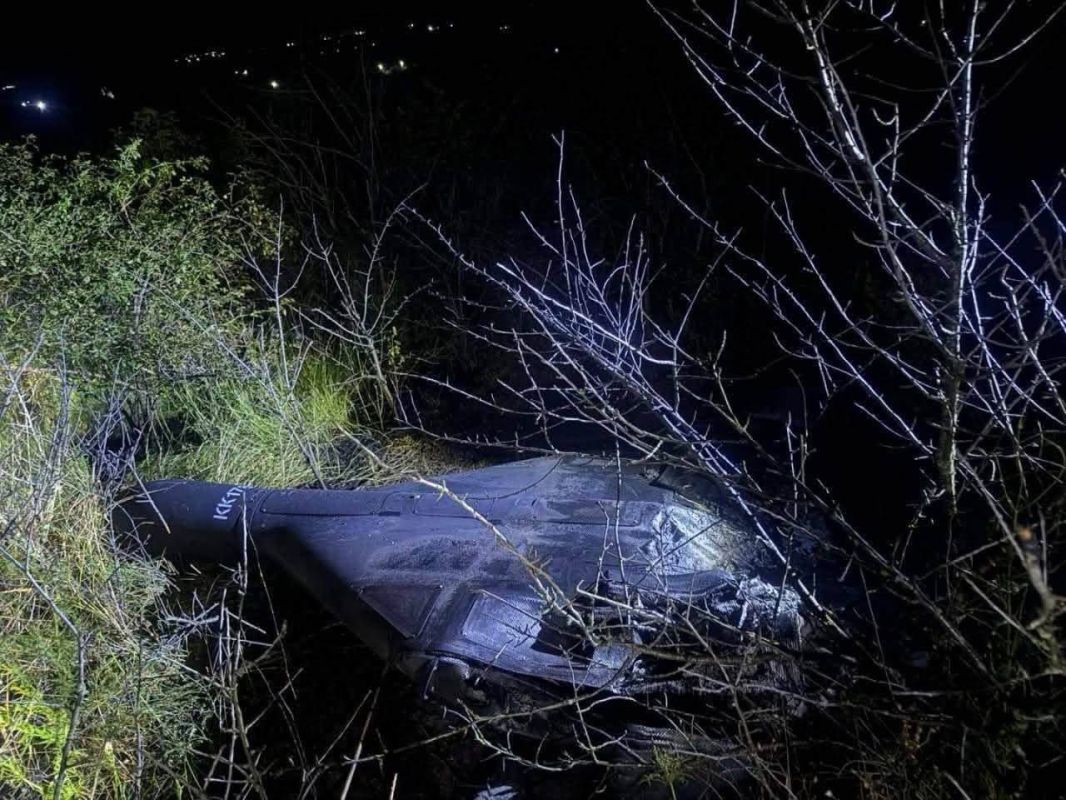 В Молдове на окраине населенного пункта Копанка, расположенного в районе Каушан, был обнаружен небольшой летательный аппарат, похожий на дрон В Молдове на окраине населенного пункта Копанка, расположенного в районе Каушан, был обнаружен небольшой летательный аппарат, похожий на дрон
