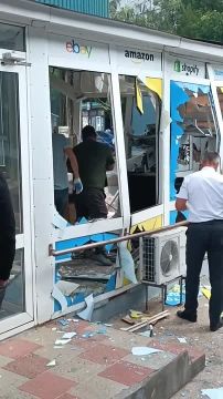 Криминалисты залезли в помещение, где был банкомат