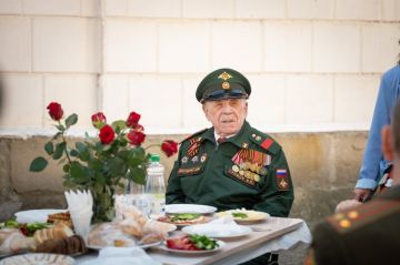100 лет исполнилось ветерану Великой Отечественной войны Владимиру Громову