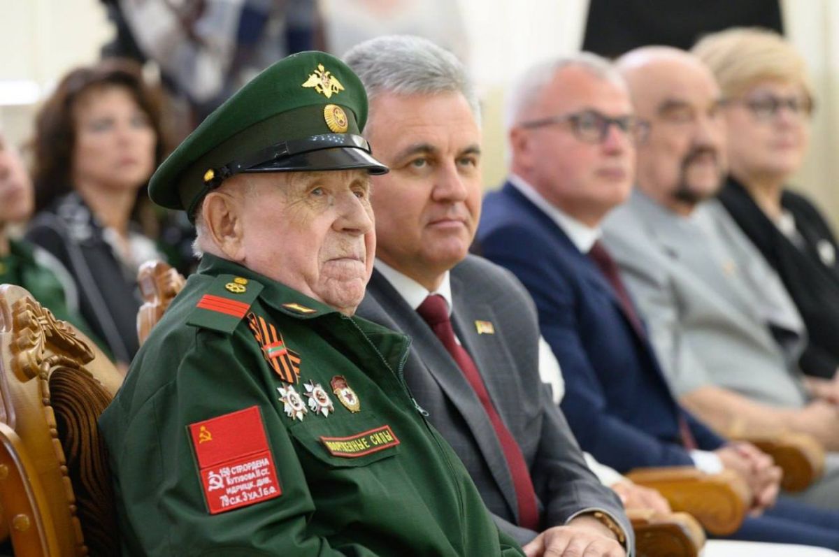 Ветеран Великой Отечественной войны Владимир Громов: «Приказ Президента дожить до 100 лет выполнил!» Ветеран Великой Отечественной войны Владимир Громов: «Приказ Президента дожить до 100 лет выполнил!»