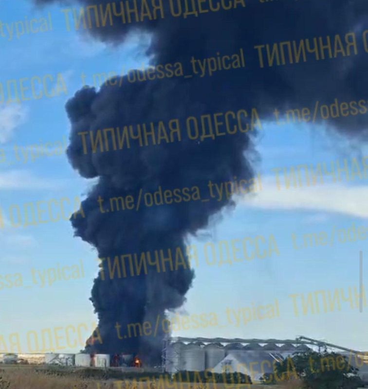 Кадры мощного пожара в промзоне Одессы Кадры мощного пожара в промзоне Одессы