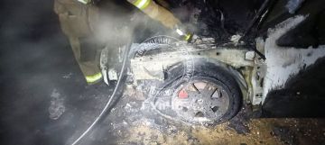 Ехал по дороге — и вдруг из-под капота пошёл дым и посыпались искры