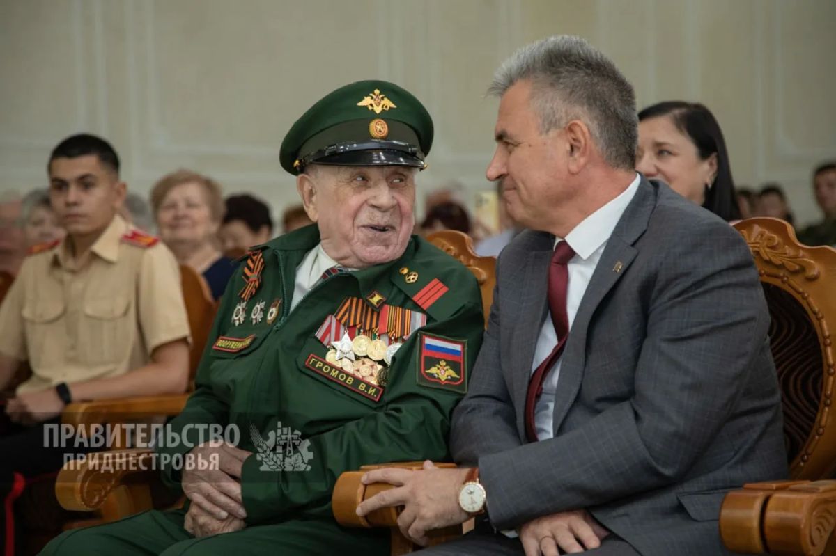 Ветеран Великой Отечественной войны Владимир Громов отмечает столетие Ветеран Великой Отечественной войны Владимир Громов отмечает столетие