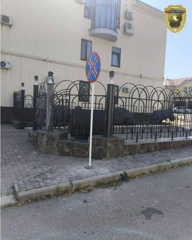 Водителям на заметку: в центре Тирасполя появились новые знаки «Остановка запрещена» Водителям на заметку: в центре Тирасполя появились новые знаки «Остановка запрещена»