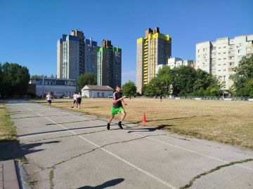На стадионе СШ №10 дан старт спортивному празднику ко Дню металлурга