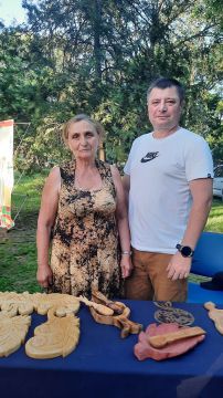 Уже 25 лет в небольшом сельском Доме культуры дети осваивают древнее ремесло, создавая удивительные работы из дерева