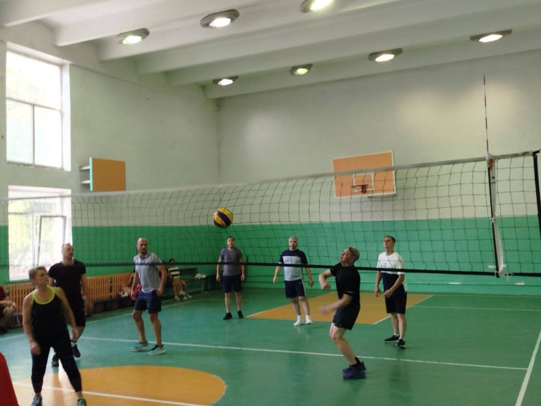 На стадионе СШ №10 дан старт спортивному празднику ко Дню металлурга На стадионе СШ №10 дан старт спортивному празднику ко Дню металлурга