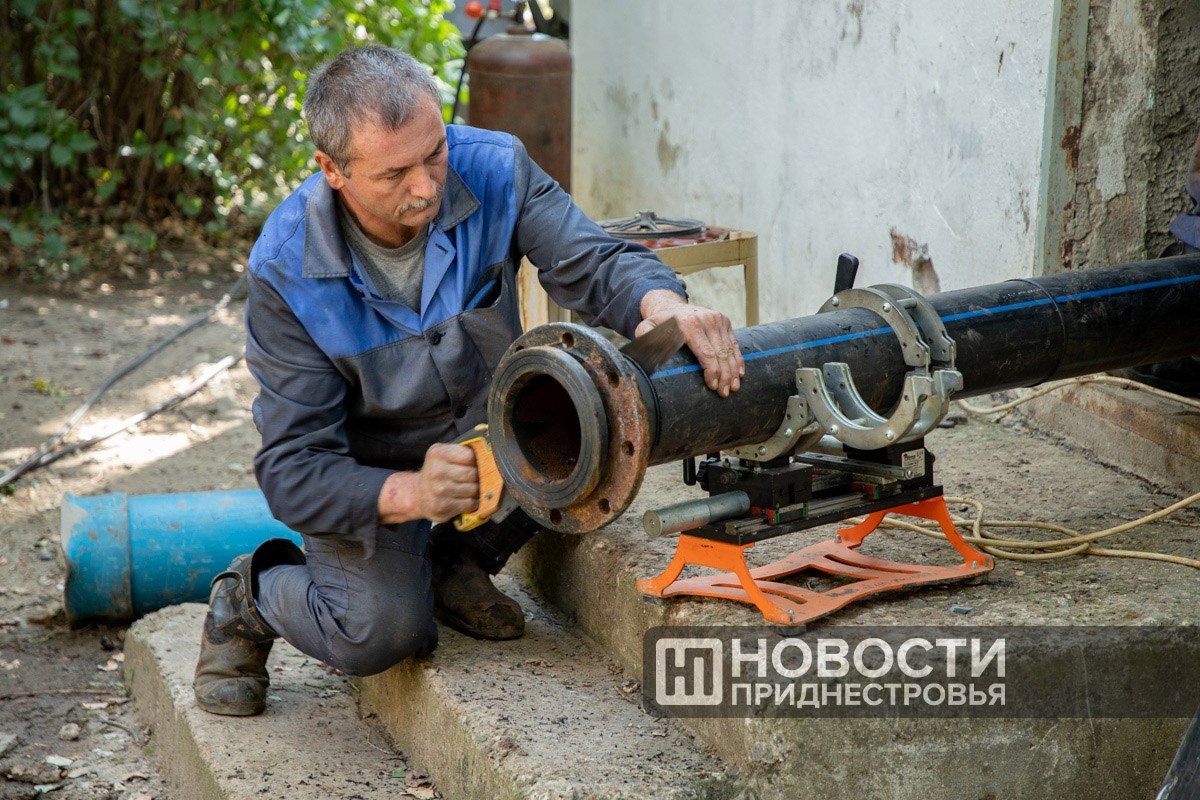 За время гидравлических испытаний специалисты «Тирастеплоэнерго» устранили более 15 порывов теплосетей