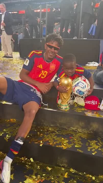 Ламин Ямаль стал первым футболистом в истории, который к 19 годам выиграл и Чемпионат Мира, и Чемпионат Европы
