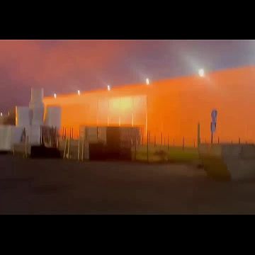 Самый сильный удар БПЛА этой ночью пришелся по логистическому центру Южные Врата, который составляет 650 тыс кв м. Там сильный пожар. Также горят подольская нефтебаза и склады Московской ореховой компании