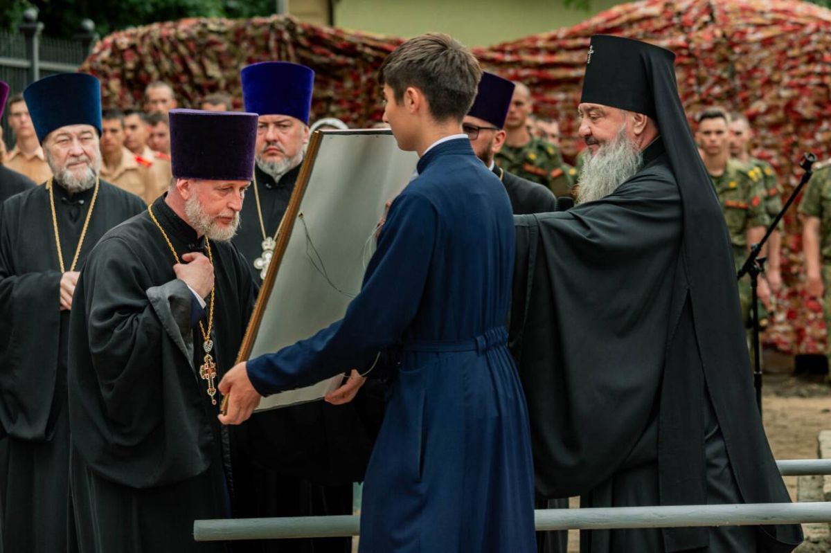 НА КУПОЛ И КОЛОКОЛЬНЮ СТРОЯЩЕГОСЯ ХРАМА АРХИСТРАТИГА МИХАИЛА ВОДРУЗИЛИ КРЕСТЫ НА КУПОЛ И КОЛОКОЛЬНЮ СТРОЯЩЕГОСЯ ХРАМА АРХИСТРАТИГА МИХАИЛА ВОДРУЗИЛИ КРЕСТЫ