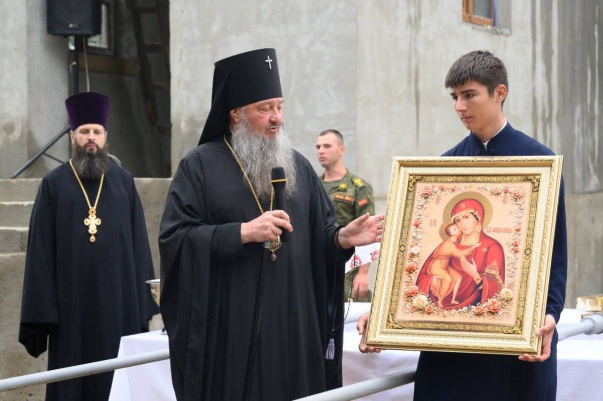 На территории Военного института им. А. Лебедя сегодня, в день явления Казанской иконы Божией Матери, освятили и установили крест на купол строящегося храма Архистратига Михаила На территории Военного института им. А. Лебедя сегодня, в день явления Казанской иконы Божией Матери, освятили и установили крест на купол строящегося храма Архистратига Михаила