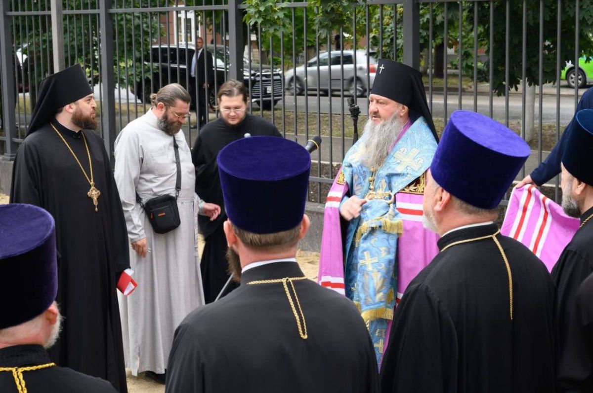 На территории Военного института им. А. Лебедя сегодня, в день явления Казанской иконы Божией Матери, освятили и установили крест на купол строящегося храма Архистратига Михаила На территории Военного института им. А. Лебедя сегодня, в день явления Казанской иконы Божией Матери, освятили и установили крест на купол строящегося храма Архистратига Михаила