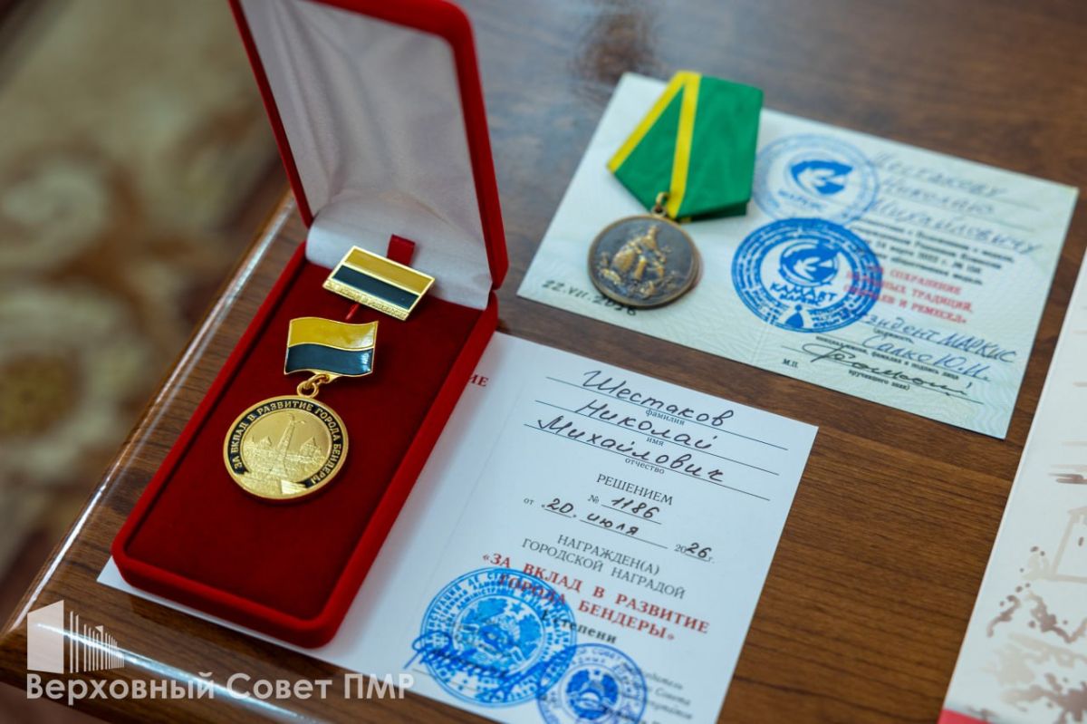 Почетный знак «За вклад в дело парламентаризма» – Николаю Шестакову Почетный знак «За вклад в дело парламентаризма» – Николаю Шестакову