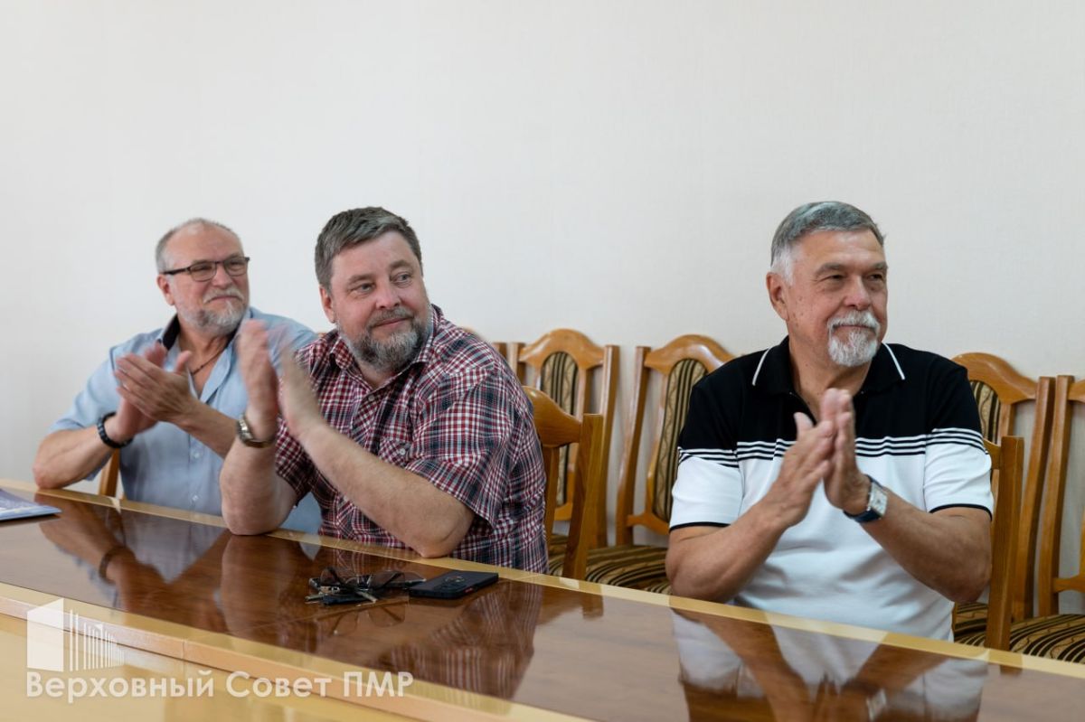 Почетный знак «За вклад в дело парламентаризма» – Николаю Шестакову Почетный знак «За вклад в дело парламентаризма» – Николаю Шестакову