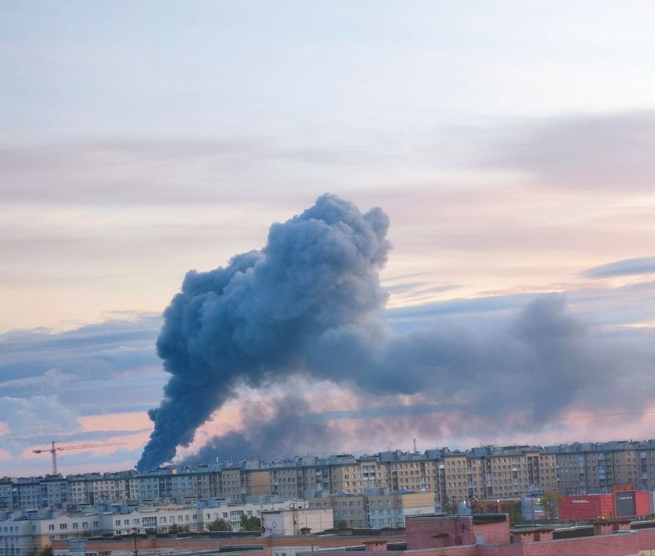 В Питере горит склад валберис после прилета бпла В Питере горит склад валберис после прилета бпла