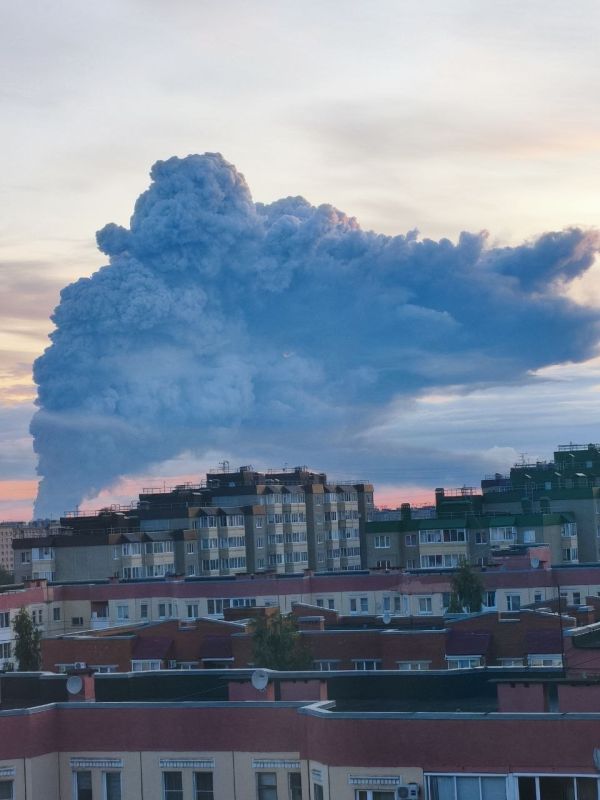 В Питере горит склад валберис после прилета бпла В Питере горит склад валберис после прилета бпла
