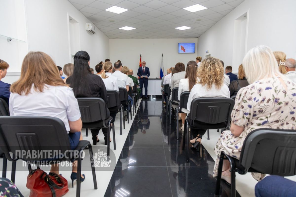 Зампредседателя Правительства Виталий Нягу вручил государственные награды сотрудникам Министерства юстиции Зампредседателя Правительства Виталий Нягу вручил государственные награды сотрудникам Министерства юстиции