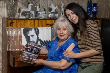 За пластинками Владимира Высоцкого когда-то выстраивались огромные очереди, а его песни переписывали на магнитофонные кассеты и знали наизусть