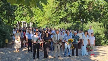 Сегодня у Мемориала Славы в парке Витгенштейна прошёл митинг, посвящённый Дню памяти жертв оккупации Каменского района в годы Великой Отечественной войны