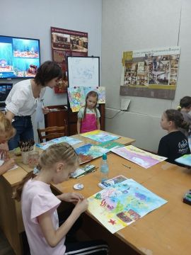 В Приднестровском государственном художественном музее по субботам продолжает работать "Волшебная мастерская" для юных художников