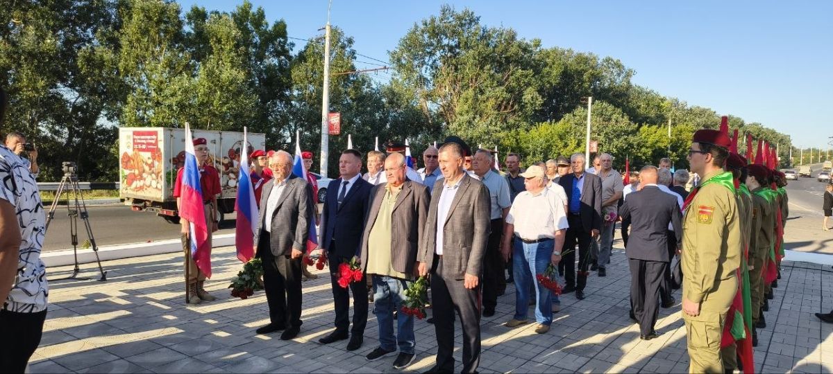 Участие в мероприятии приняли Премьер Александр Розенберг, спикер Парламента Татьяна Залевская, Глава Государственной администрации города Бендеры Роман Иванченко, Председатель Бендерского городского Совета народных... Участие в мероприятии приняли Премьер Александр Розенберг, спикер Парламента Татьяна Залевская, Глава Государственной администрации города Бендеры Роман Иванченко, Председатель Бендерского городского Совета народных...