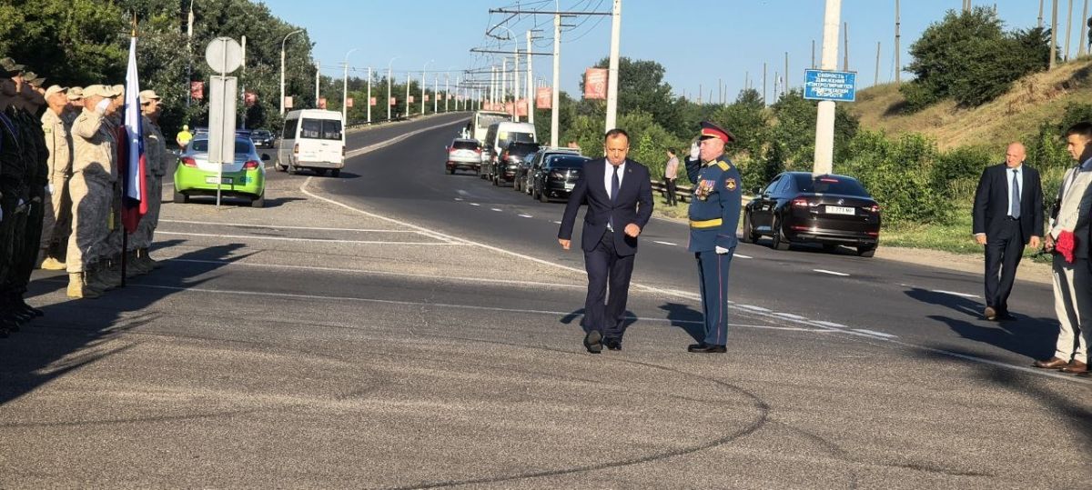 Участие в мероприятии приняли Премьер Александр Розенберг, спикер Парламента Татьяна Залевская, Глава Государственной администрации города Бендеры Роман Иванченко, Председатель Бендерского городского Совета народных... Участие в мероприятии приняли Премьер Александр Розенберг, спикер Парламента Татьяна Залевская, Глава Государственной администрации города Бендеры Роман Иванченко, Председатель Бендерского городского Совета народных...