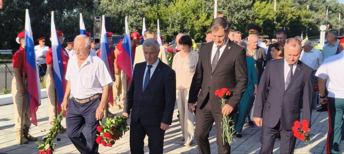 Участие в мероприятии приняли Премьер Александр Розенберг, спикер Парламента Татьяна Залевская, Глава Государственной администрации города Бендеры Роман Иванченко, Председатель Бендерского городского Совета народных... Участие в мероприятии приняли Премьер Александр Розенберг, спикер Парламента Татьяна Залевская, Глава Государственной администрации города Бендеры Роман Иванченко, Председатель Бендерского городского Совета народных...
